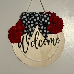 Polka Dot Welcome Wall Decor with Red Flowers